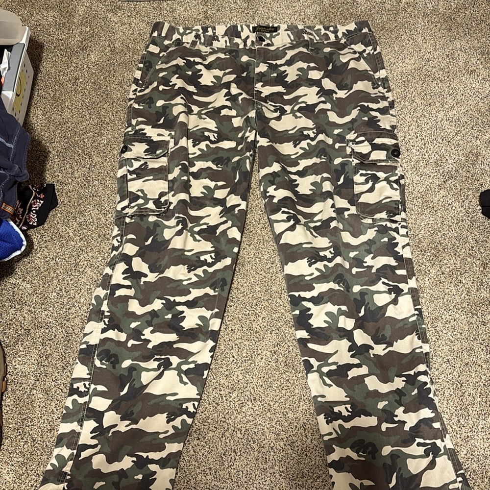 Jeanetix mens camouflage cargo pants, size 42/32 hunting,activewear tan/green